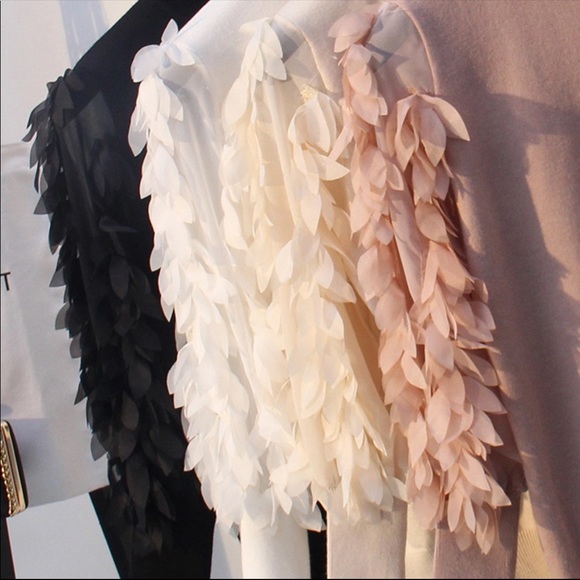 New! Gorgeous Feminine Petal Sleeve Ruffle Sweater - Picture 3 of 8